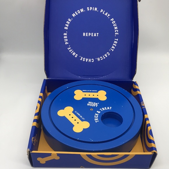 Wild & Woofy Trick & Treat, Spin & Pounce Wooden Pet Puzzle for 🐈 & 🐩 - Picture 2 of 8